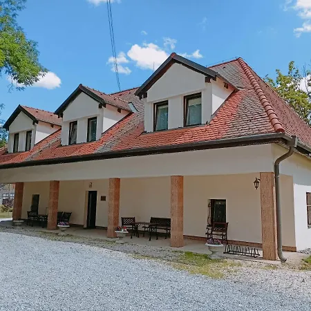 Kastiel Hotel 3*