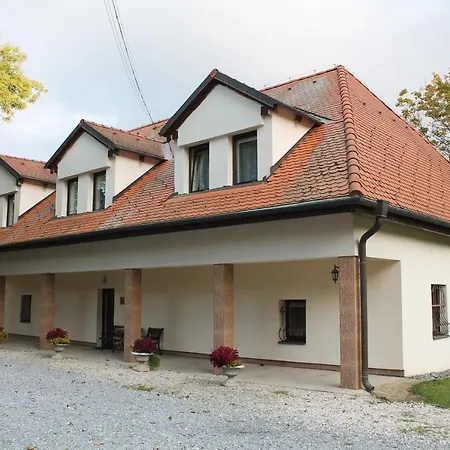 ホテル Kastiel Fričovce